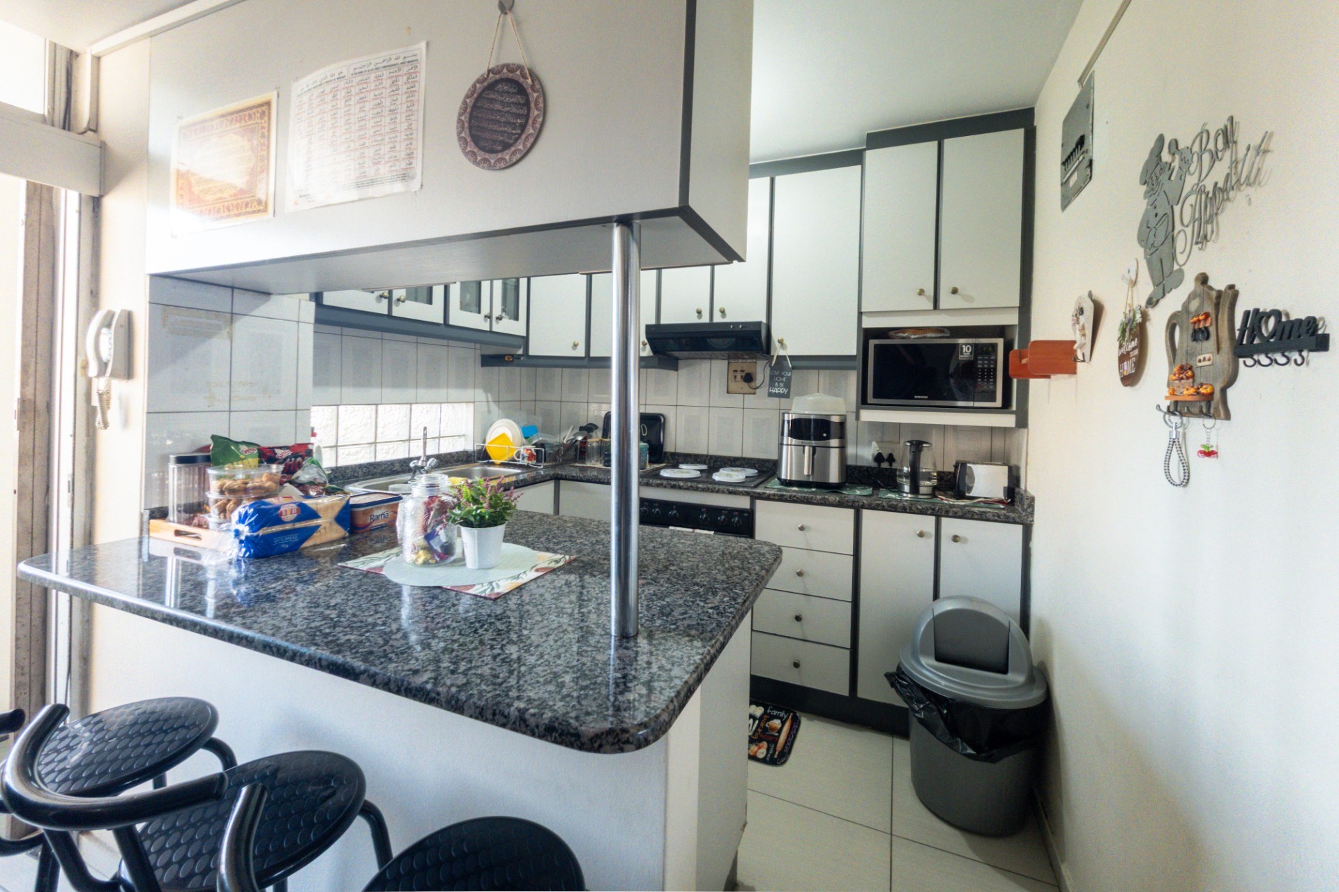 2 Bed 2 Bath Coastal Unit with Pool in North Beach