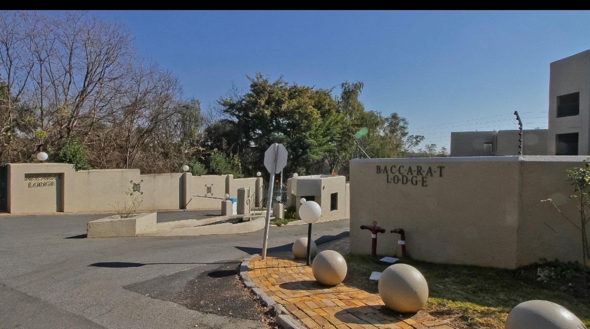 Apartment for sale in Bryanston West, Sandton, 62 m²