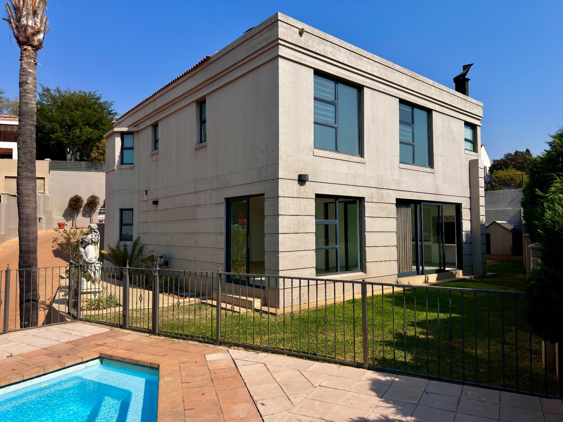 House for sale in Waterkloof Ridge, Pretoria, 370 m²