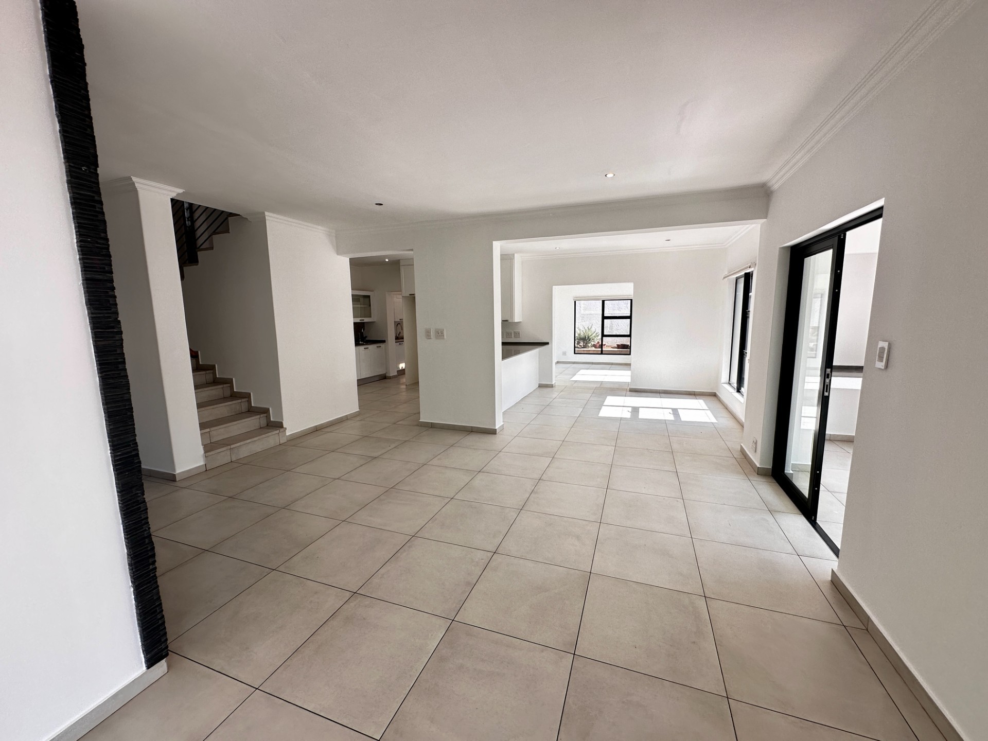 House for sale in Waterkloof Ridge, Pretoria, 370 m²