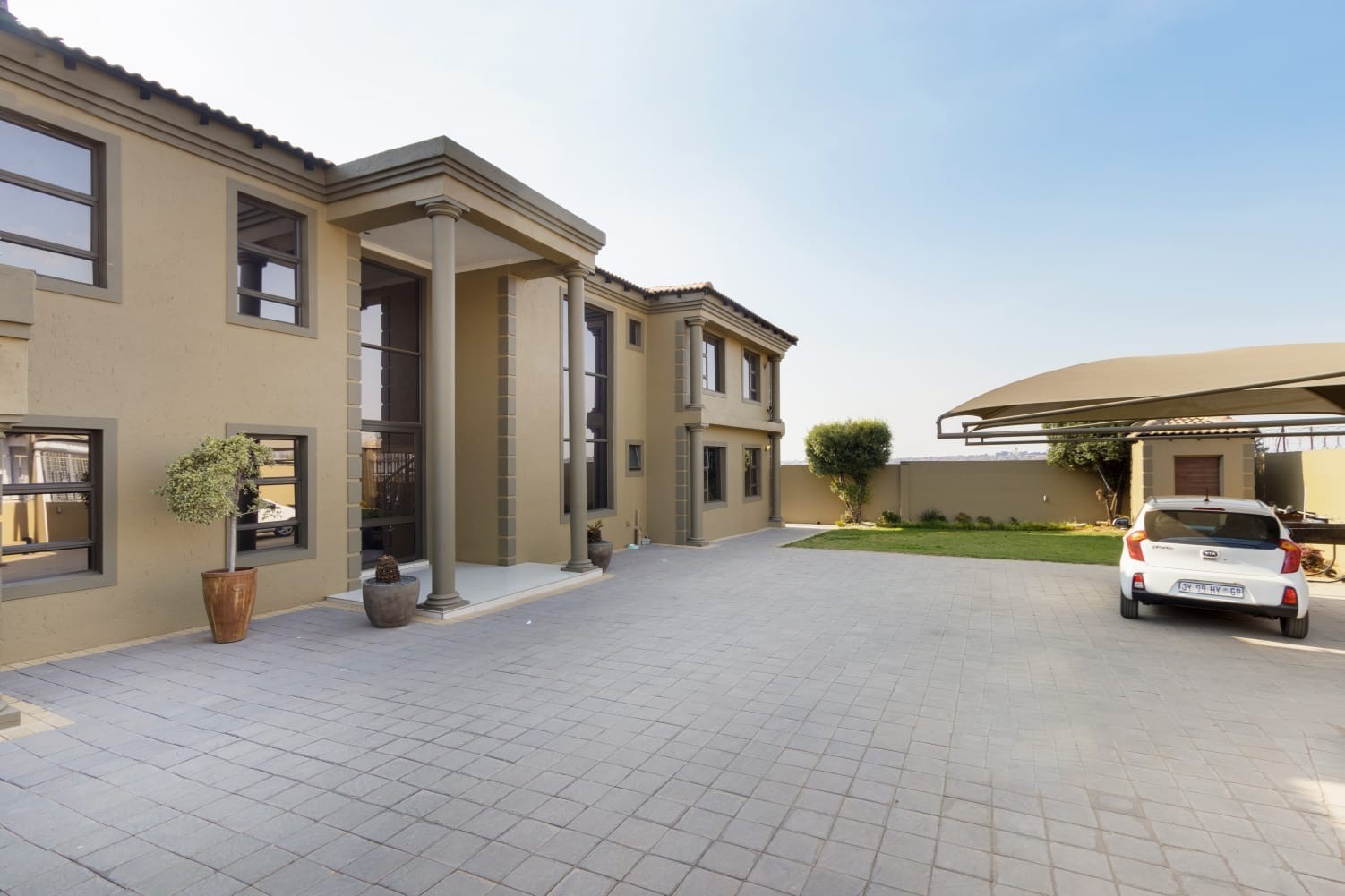 House for sale in Birch Acres, Kempton Park, 508 m²