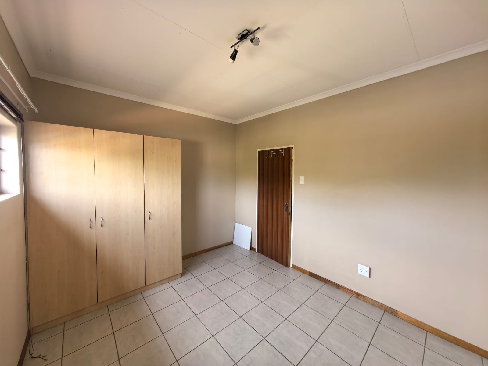 Your Peaceful 1 Bedroom Haven Awaits: Modern, Secure and Effortless Living in Rhodesdene, Kimberley 5