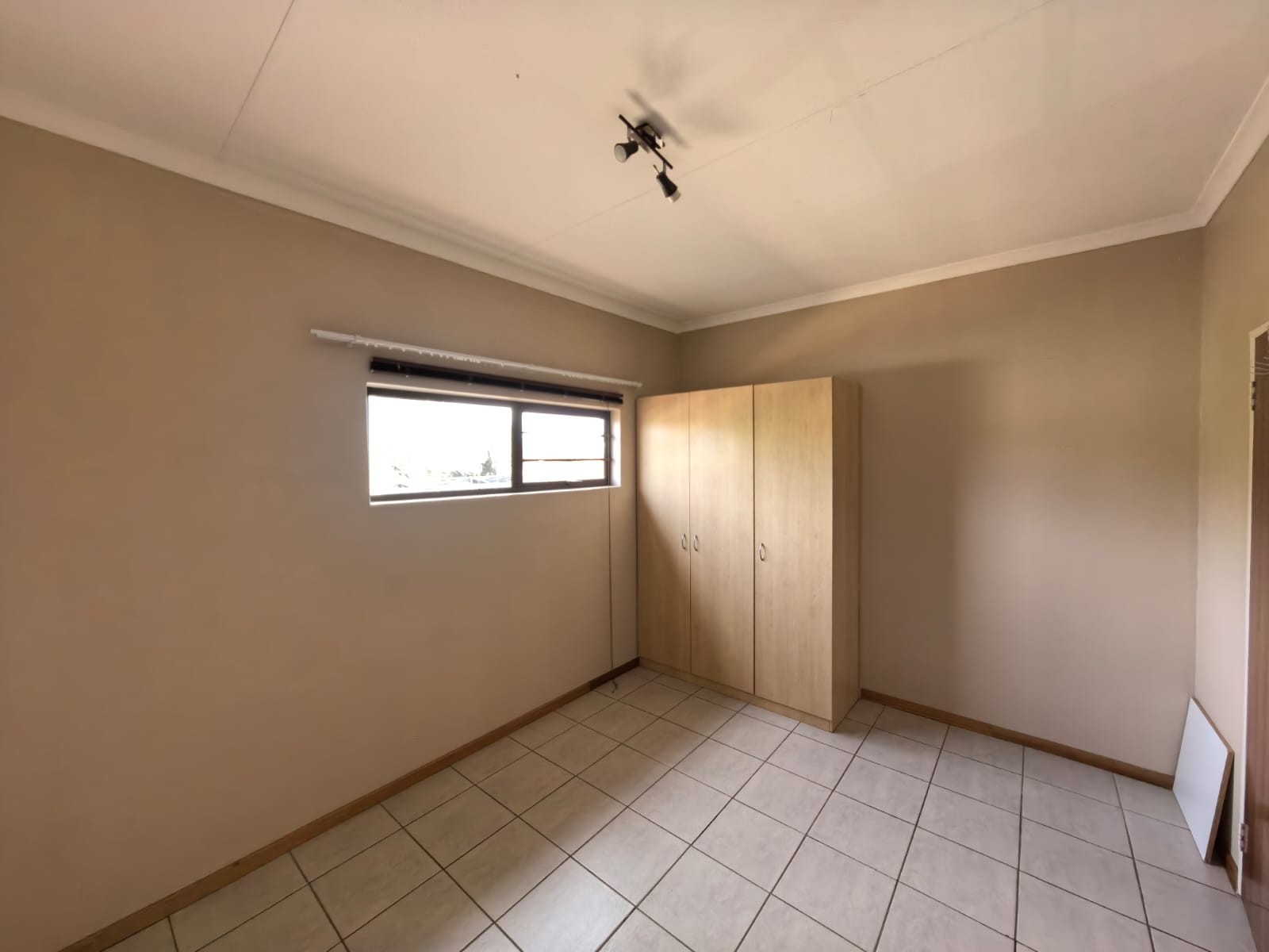 Your Peaceful 1 Bedroom Haven Awaits: Modern, Secure and Effortless Living in Rhodesdene, Kimberley 4