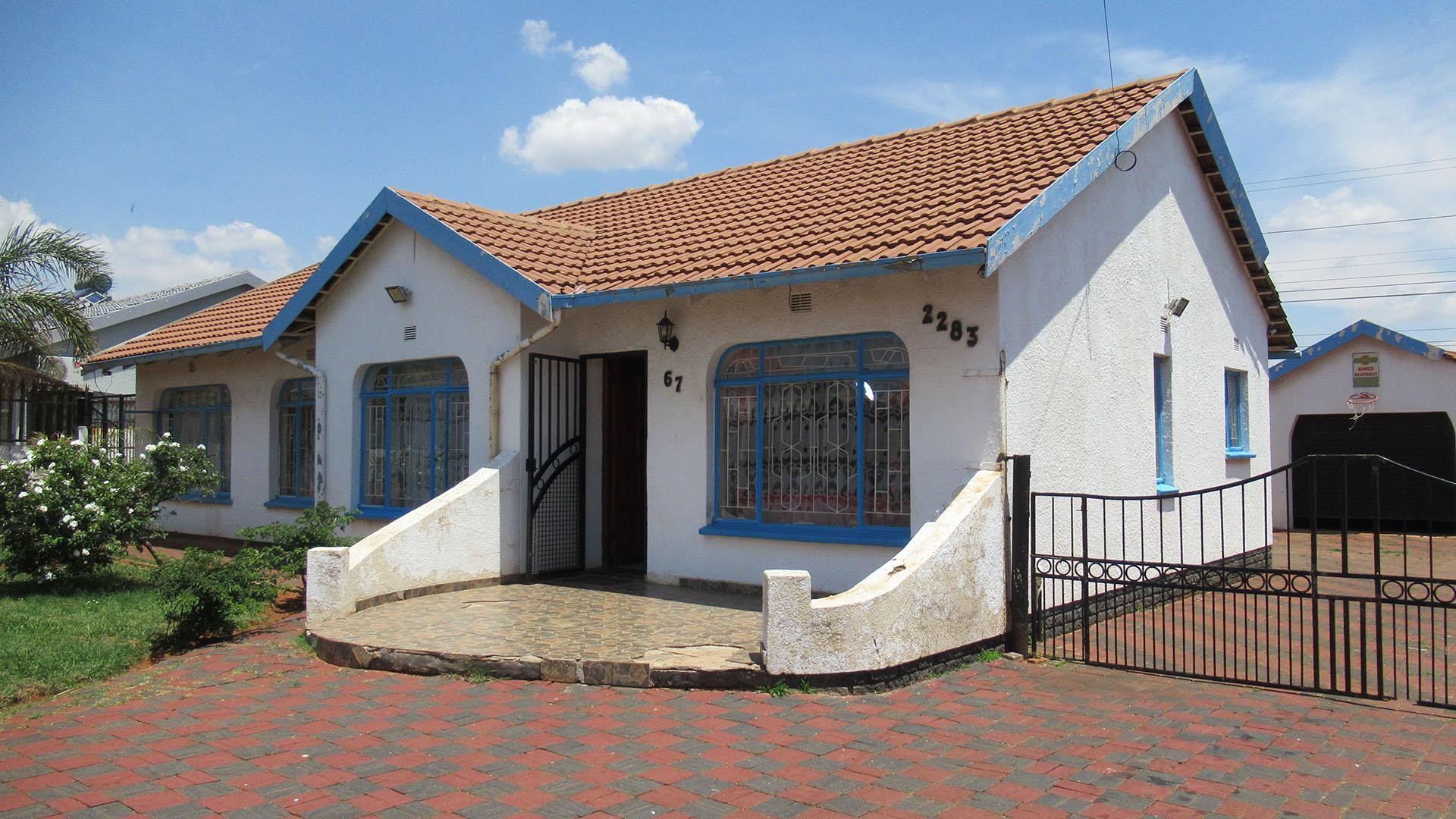 House For Sale in Lenasia South, Johannesburg