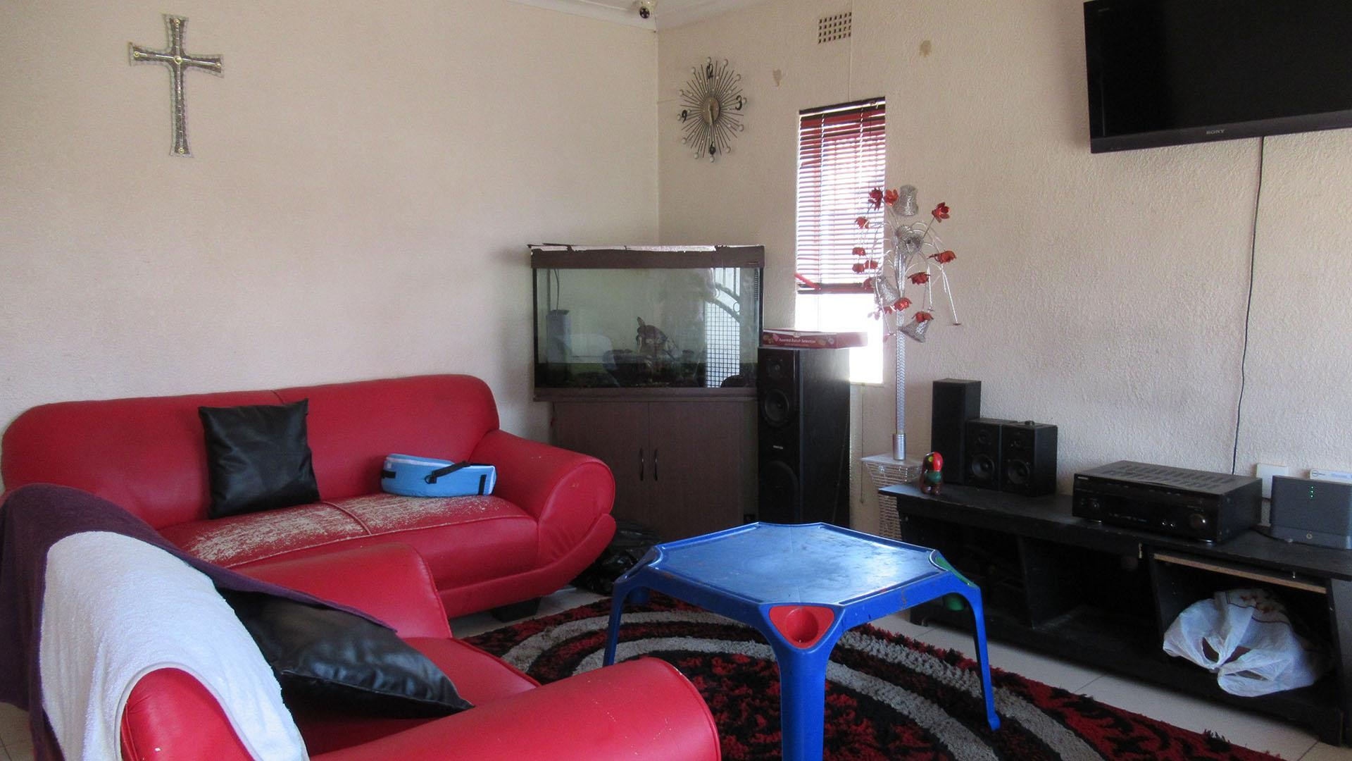 House for sale in Lenasia South, Johannesburg, 140 m²