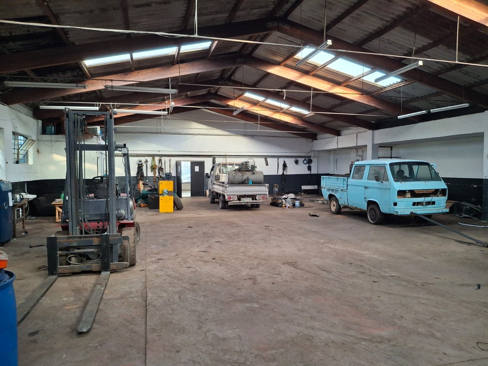 Neat warehouse with 3 phase power