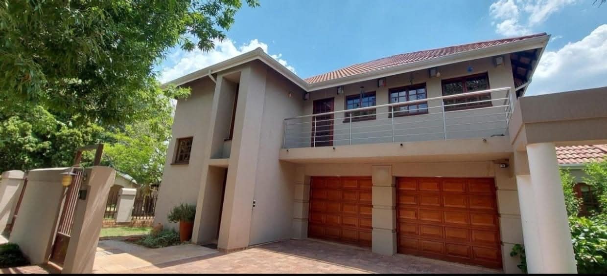 House for sale in Secunda, 1271 m²