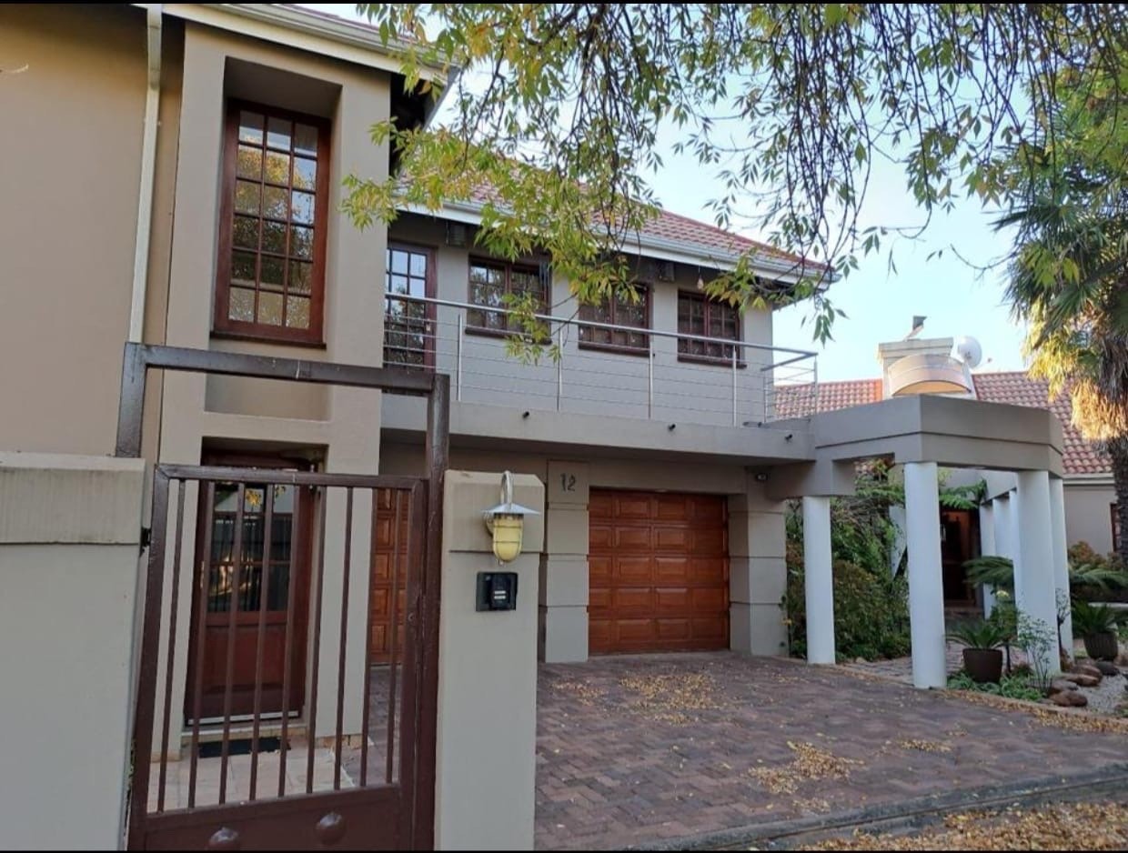 House for sale in Secunda, 1271 m²
