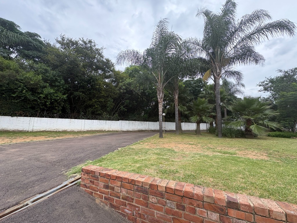 Small Holding for sale in Crowthorne AH, Midrand, 22934 m²