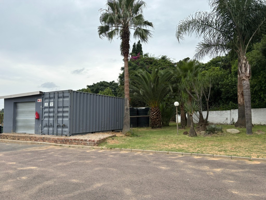 Small Holding for sale in Crowthorne AH, Midrand, 22934 m²