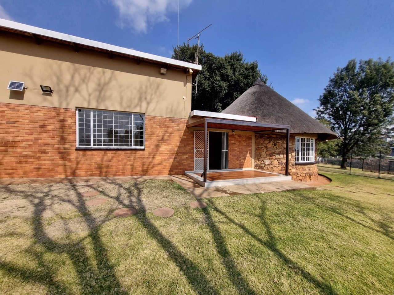 Country Charm Family Home  TO RENT 3