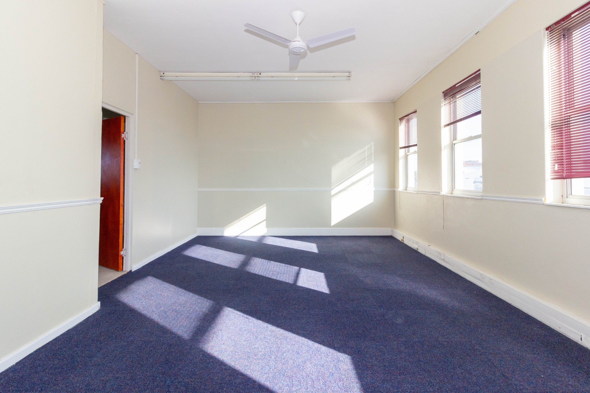 Spacious First Floor Office to Let in Summerstrand | 77 sqm
