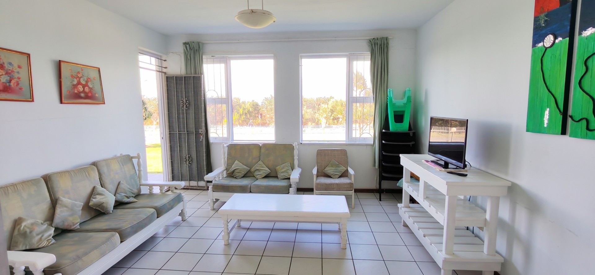 Furnished Ground Floor Apartment For Sale in Uvongo Beach, Margate, KwaZulu Natal