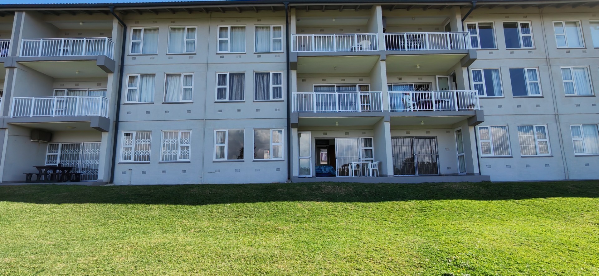 Furnished Ground Floor Apartment For Sale in Uvongo Beach, Margate, KwaZulu Natal
