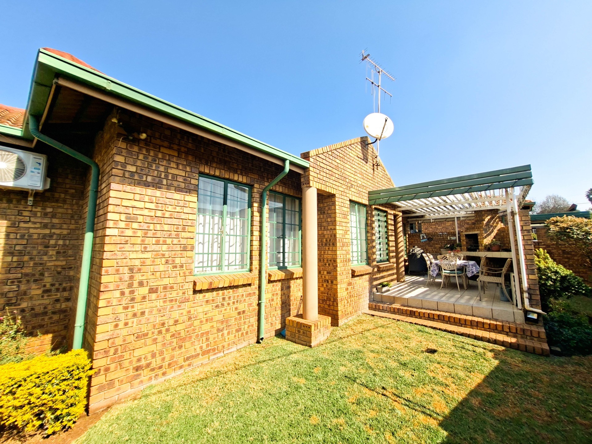 Townhouse For Sale in Hennopspark, Centurion