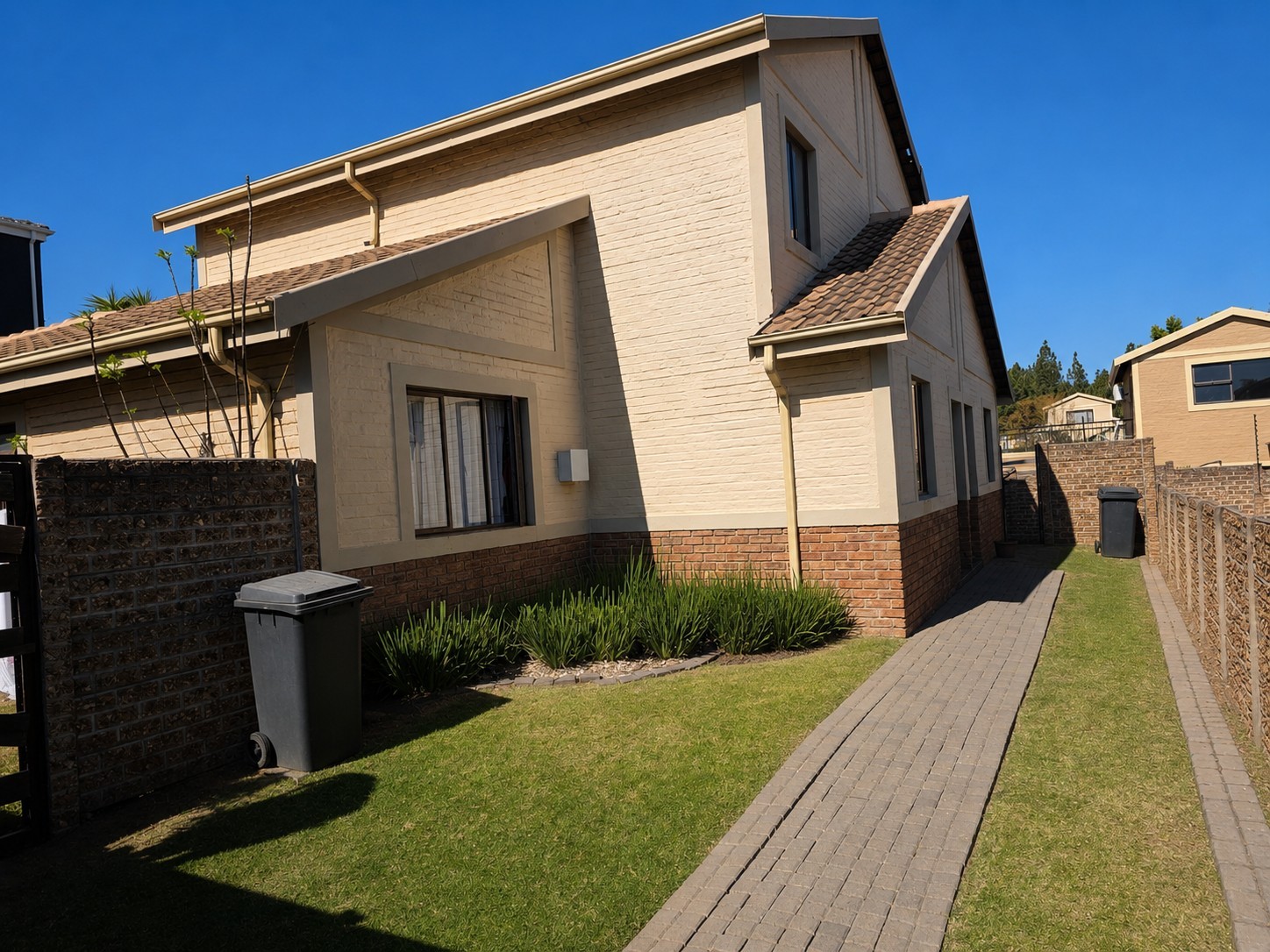 Townhouse For Sale in Halfway Gardens, Midrand