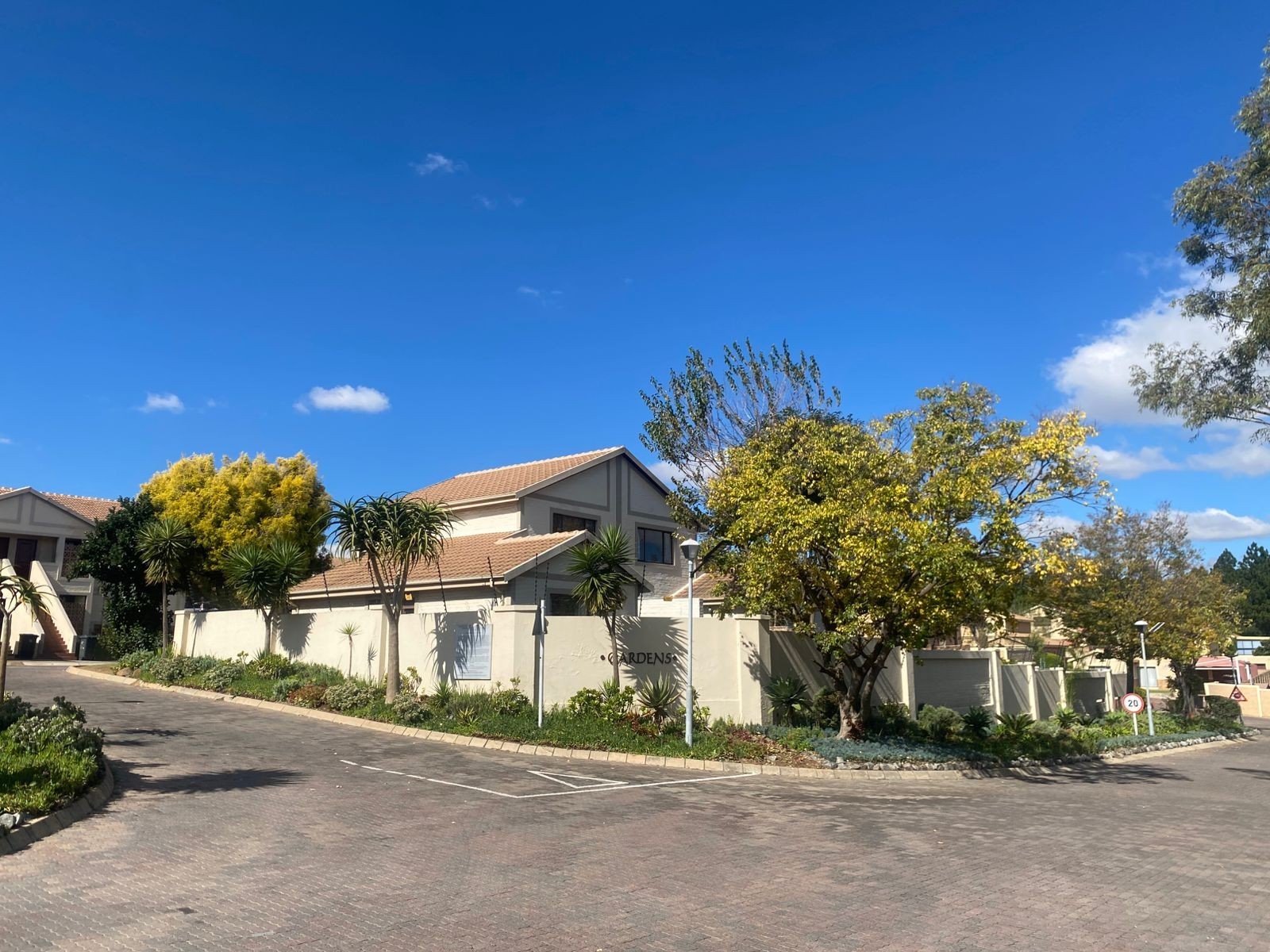 Townhouse For Sale in Halfway Gardens, Midrand