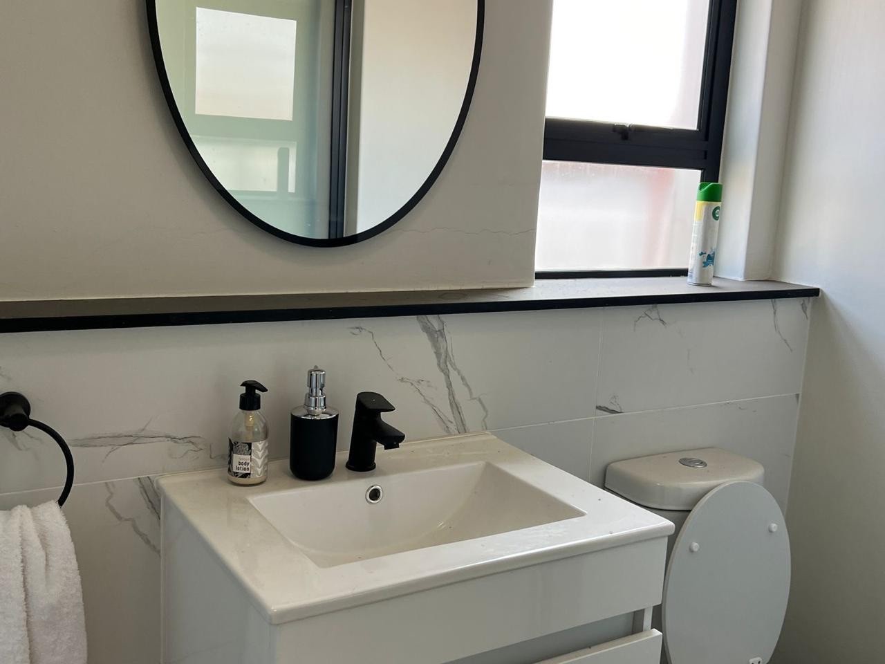 Apartment To Rent in Waterfall, Midrand