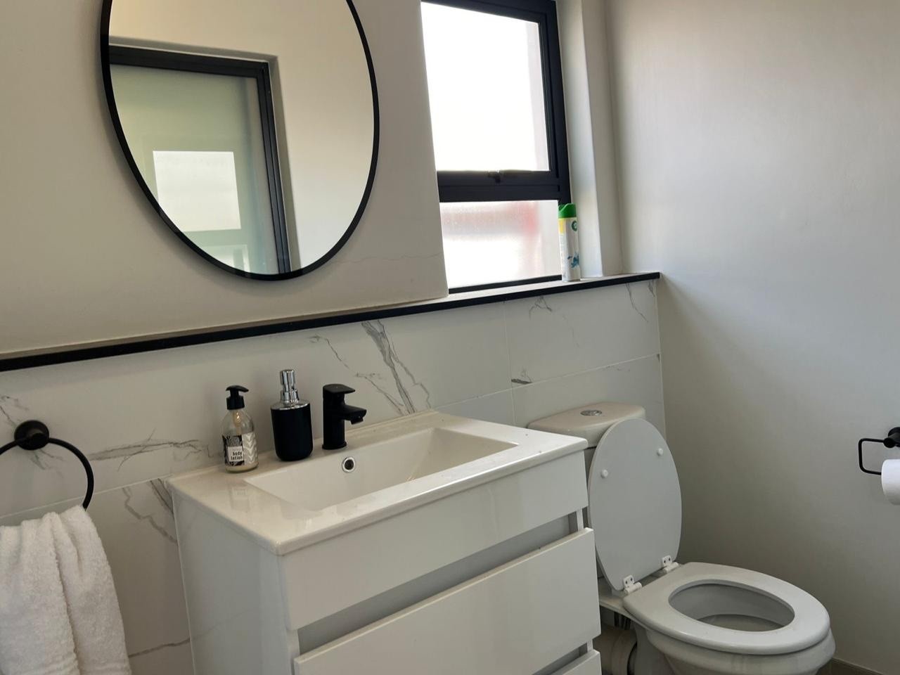 Apartment To Rent in Waterfall, Midrand