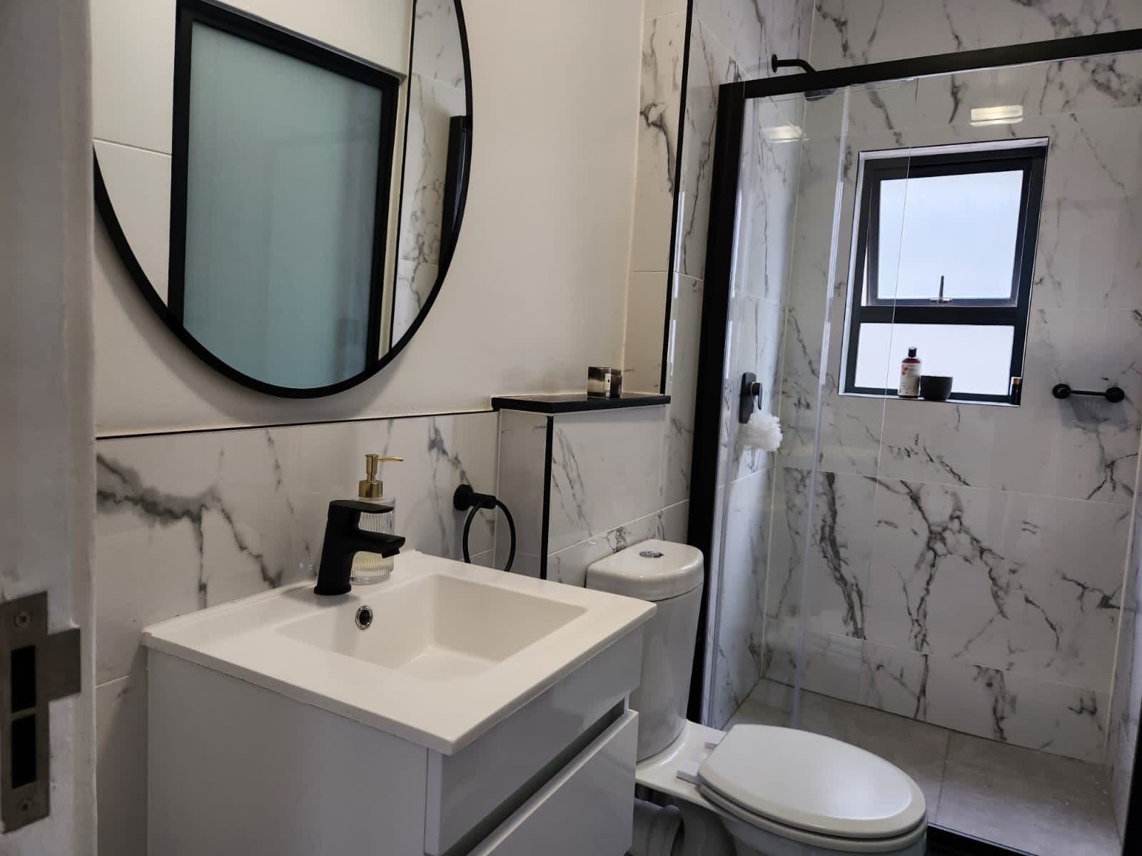 Apartment To Rent in Waterfall, Midrand