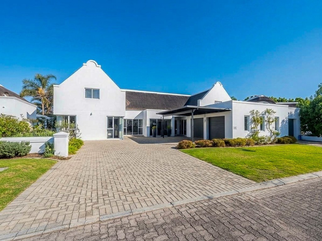 Contemporary Cape Dutch Fairway Sanctuary: Architectural Perfection in Fancourt, George, SA