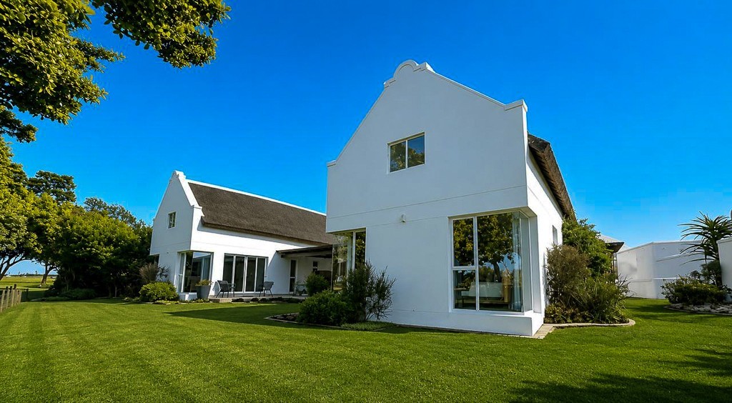 Contemporary Cape Dutch Fairway Sanctuary: Architectural Perfection in Fancourt, George, SA