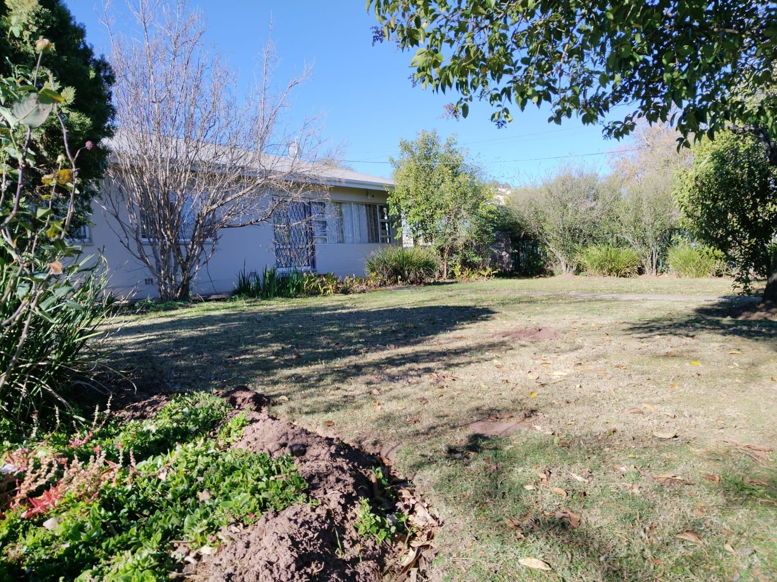 Spacious 4 Bedroom Family Home with Solar and Water Backup For Sale in Bergsig, Queenstown