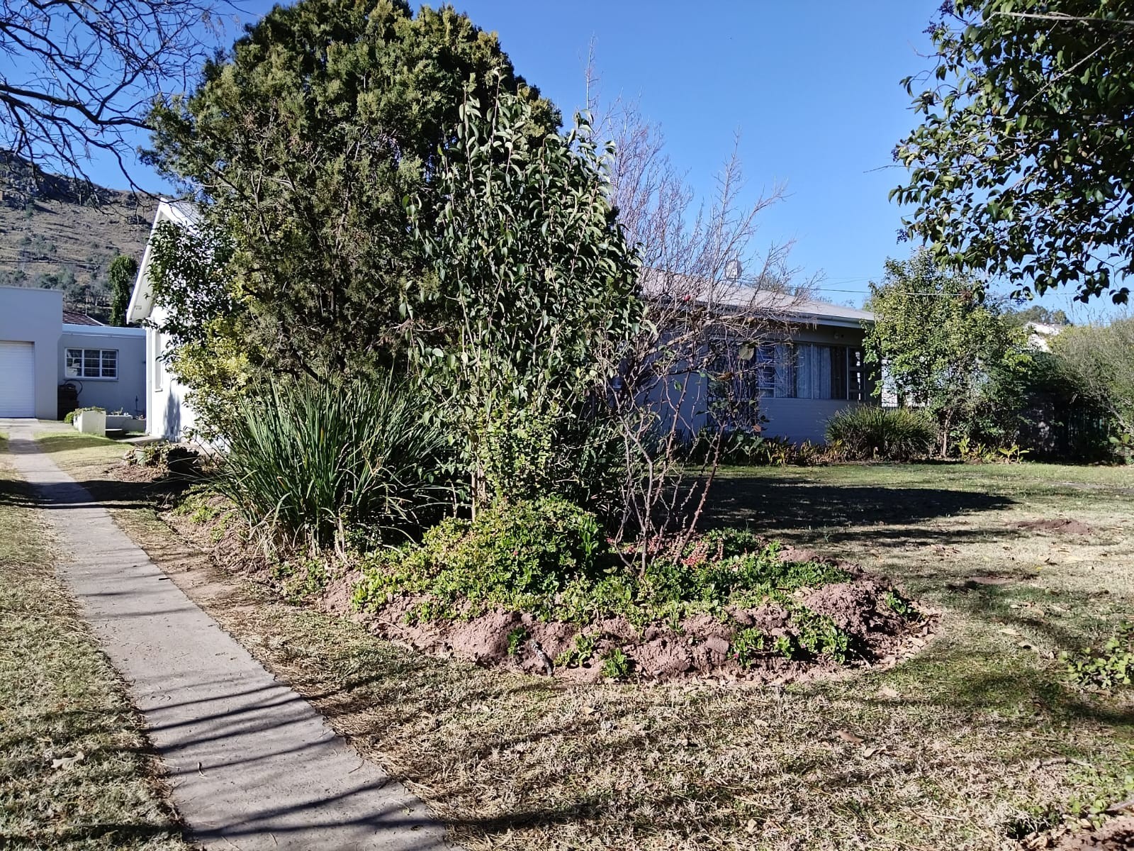 Spacious 4 Bedroom Family Home with Solar and Water Backup For Sale in Bergsig, Queenstown