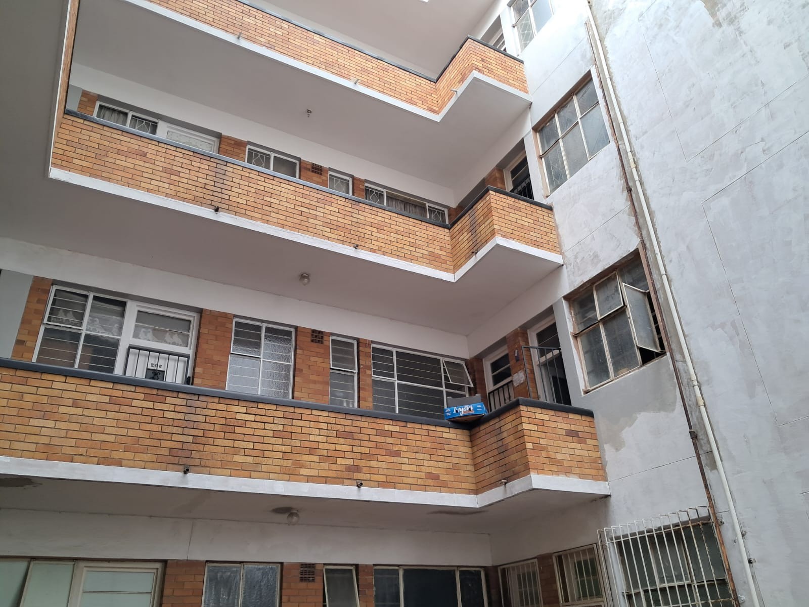 Apartment For Sale in Yeoville, Johannesburg