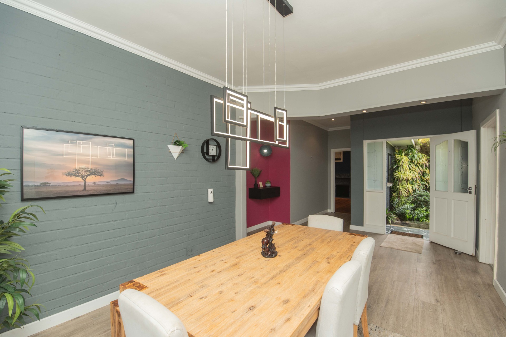 Exceptional Family Home with Fantastic Entertainment Areas, a fully Self-Contained Flat and Borehole