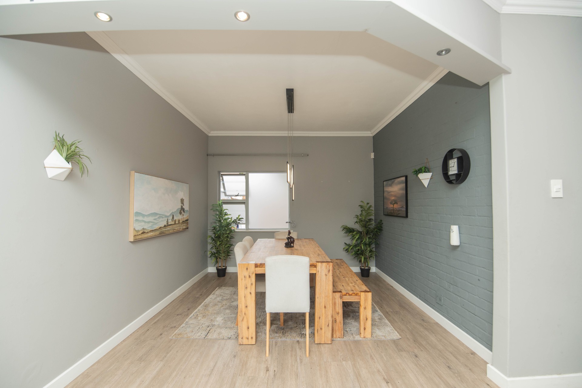 Exceptional Family Home with Fantastic Entertainment Areas, a fully Self-Contained Flat and Borehole
