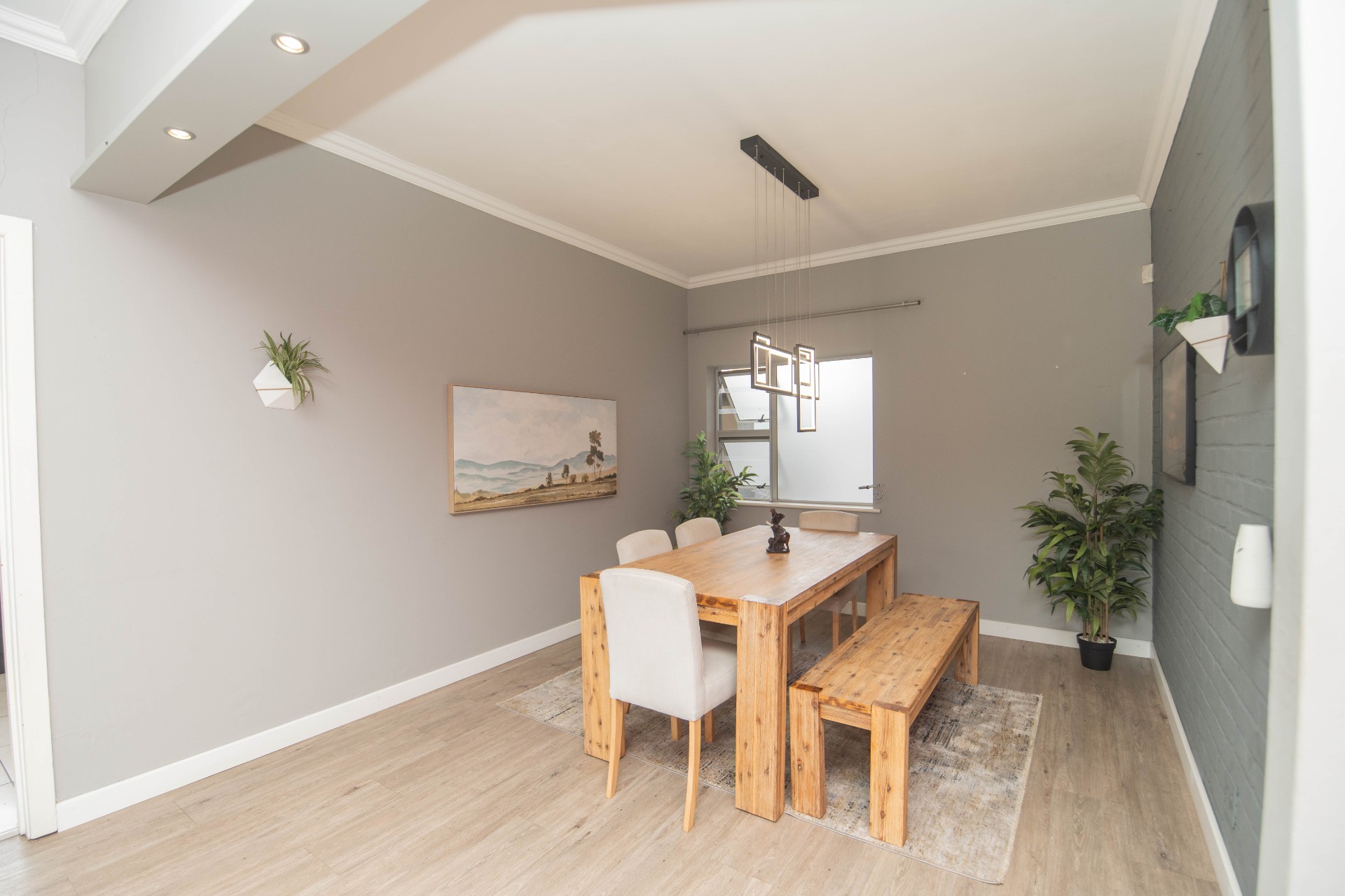 Exceptional Family Home with Fantastic Entertainment Areas, a fully Self-Contained Flat and Borehole