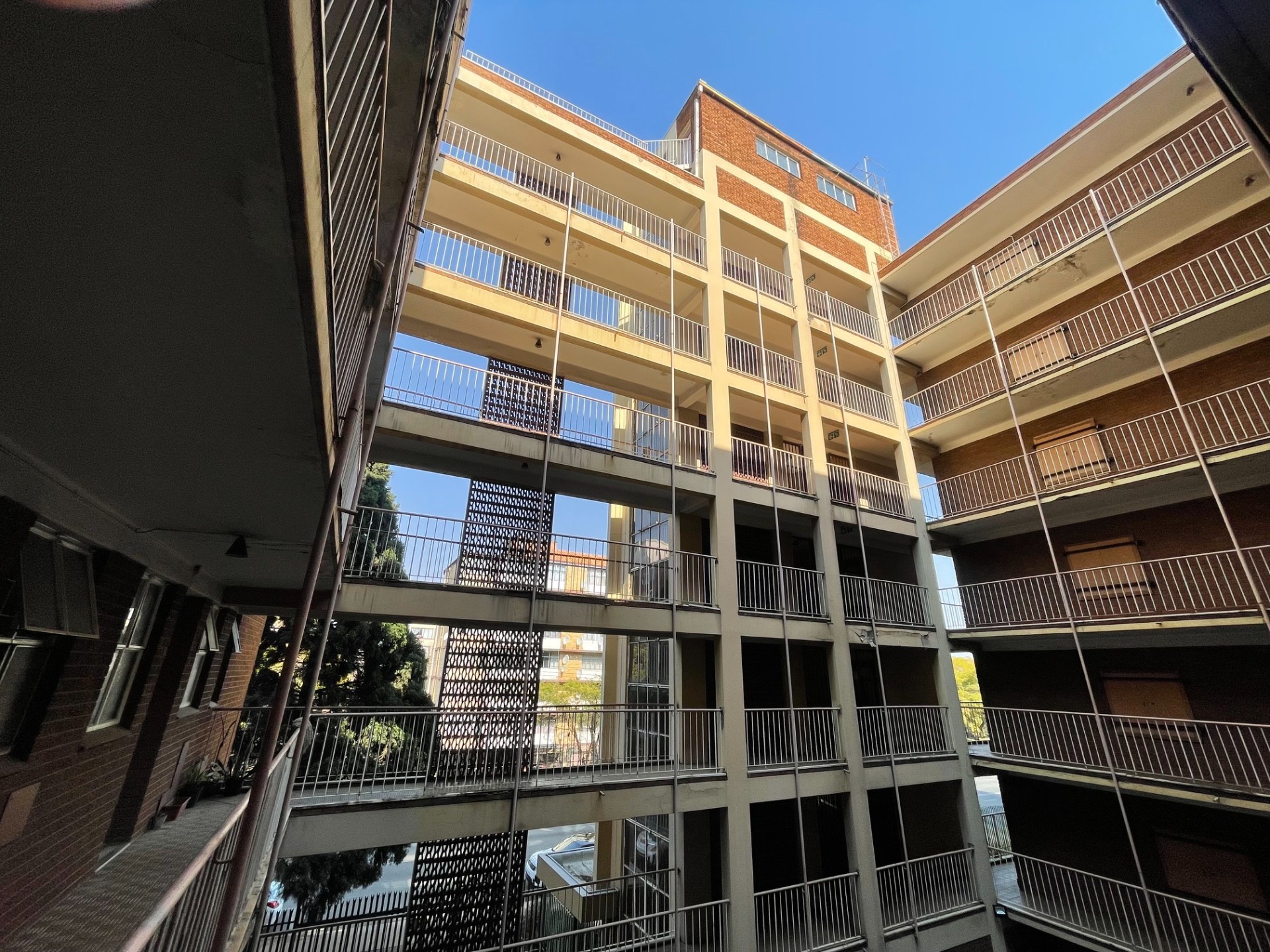 Immaculate Apartment For Sale in Arcadia, Pretoria