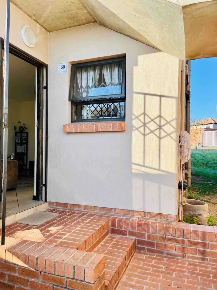 2 Bedroom Apartment For Sale in The Reeds,Centurion