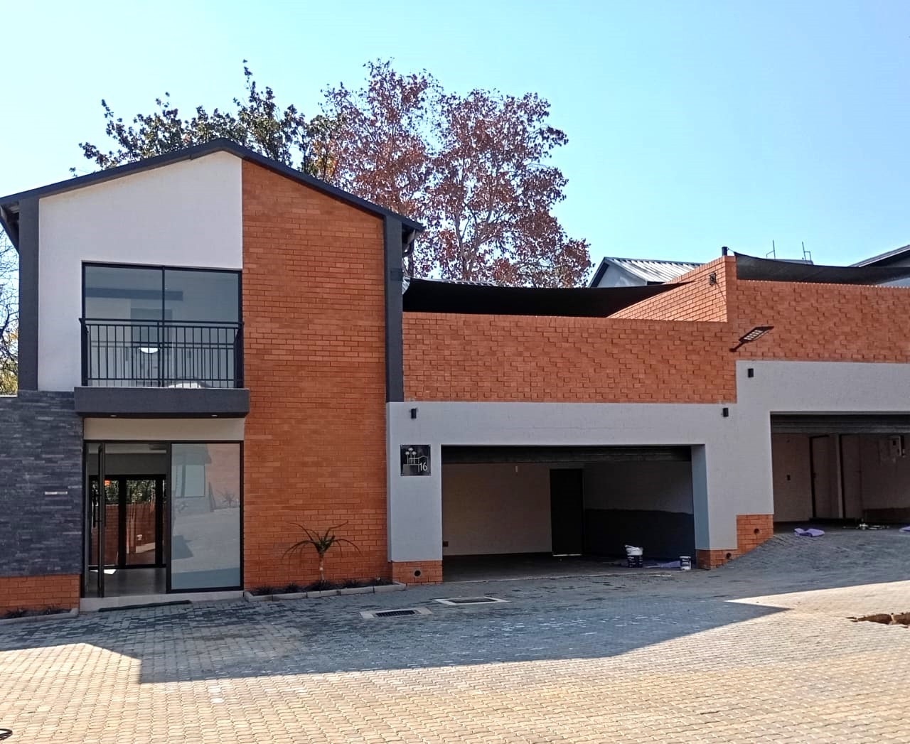 3 BED DUPLEX TOWNHOUSE TO LET
