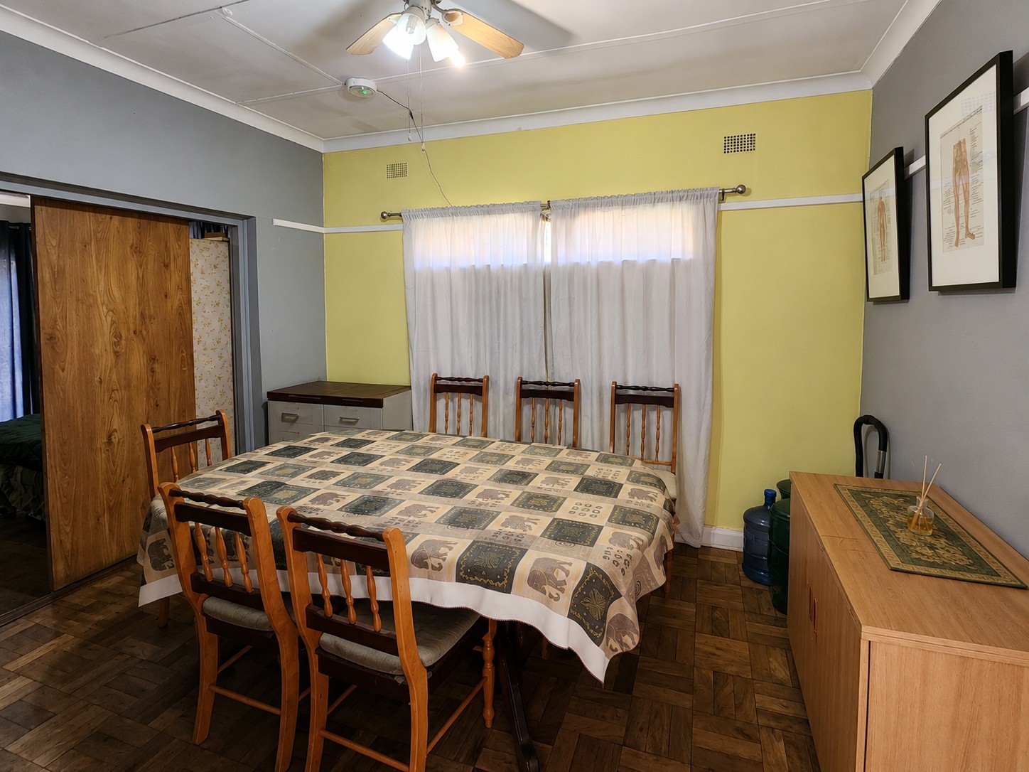 4 Bedroom  House with potential 1 Bedroom Flat Investors Property For Sale