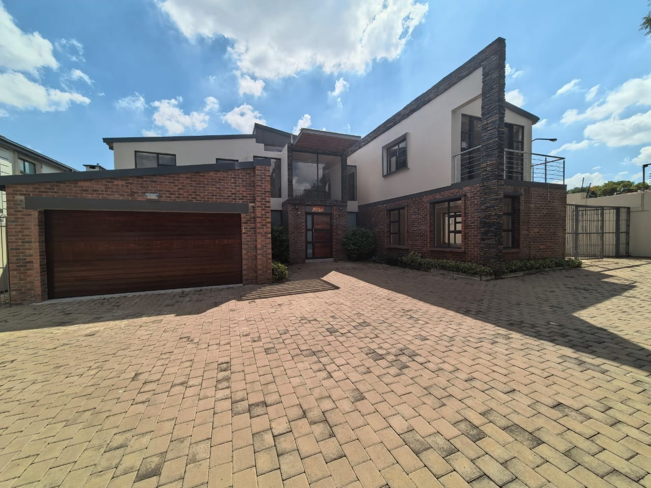 Morden Cluster For Sale in Bedfordview