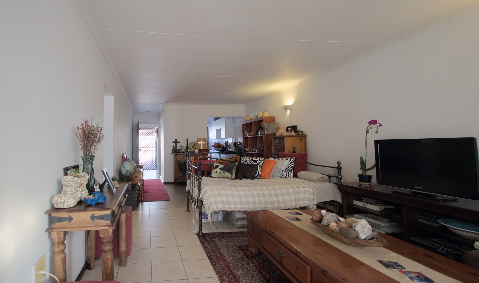 Perfectly priced! Pet-friendly two-bed townhouse - with no stairs!