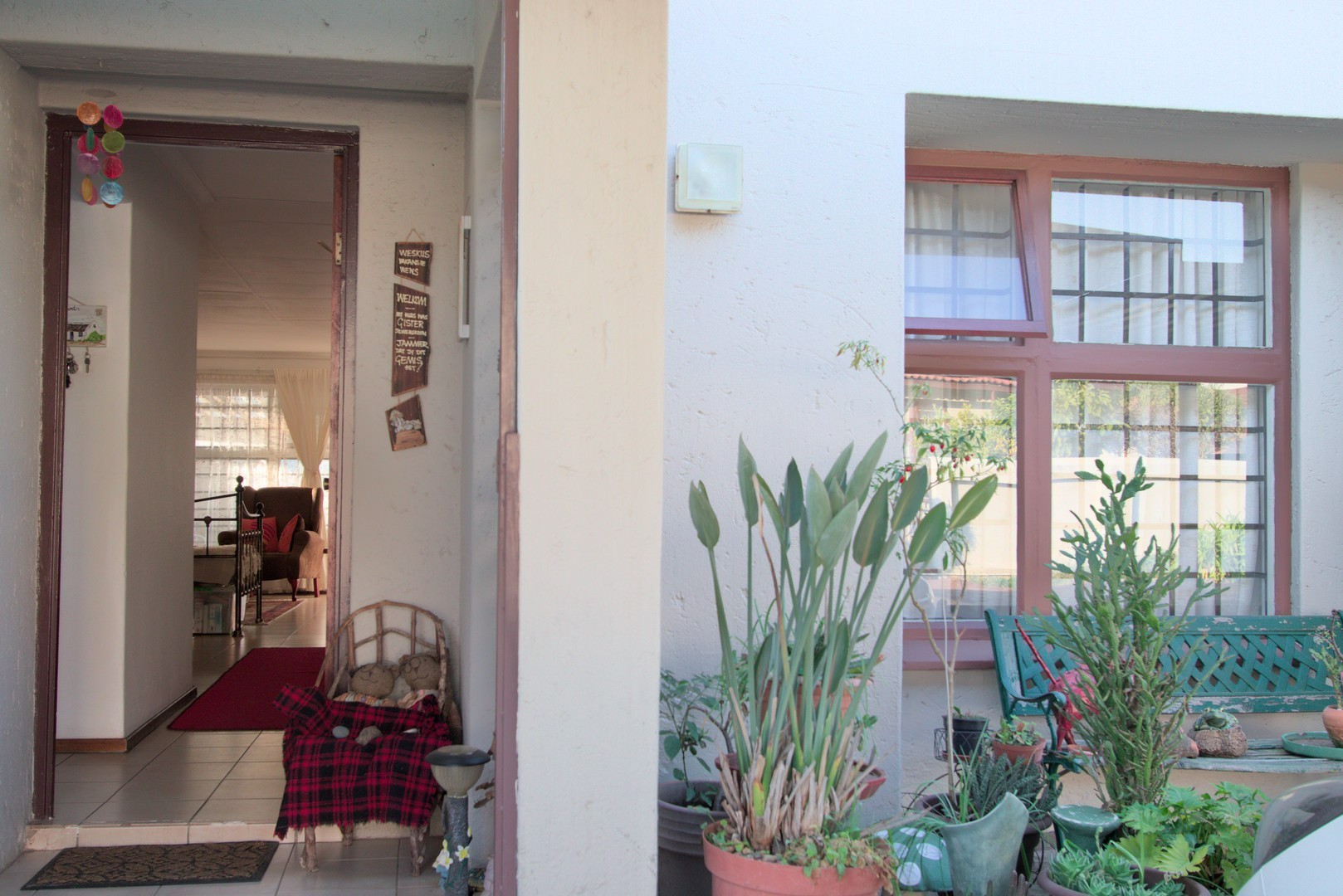 Perfectly priced! Pet-friendly two-bed townhouse - with no stairs!