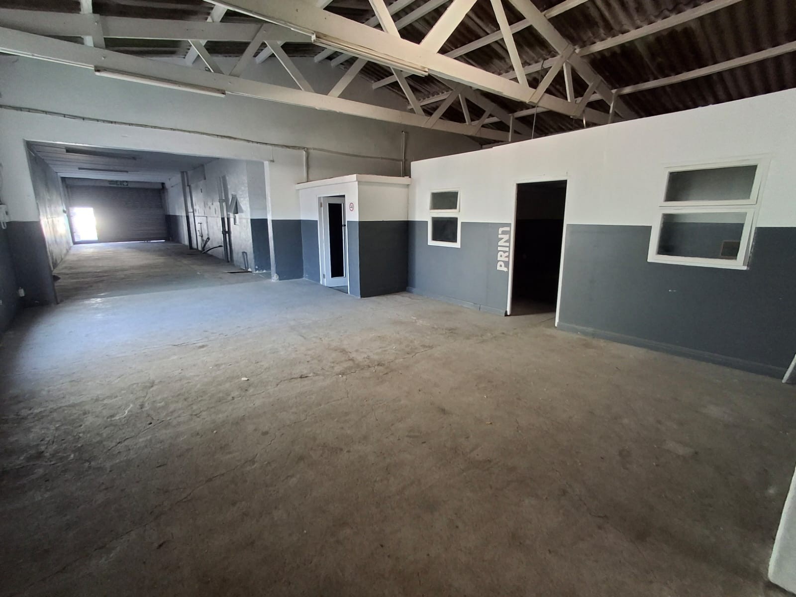 Neat warehouse to let