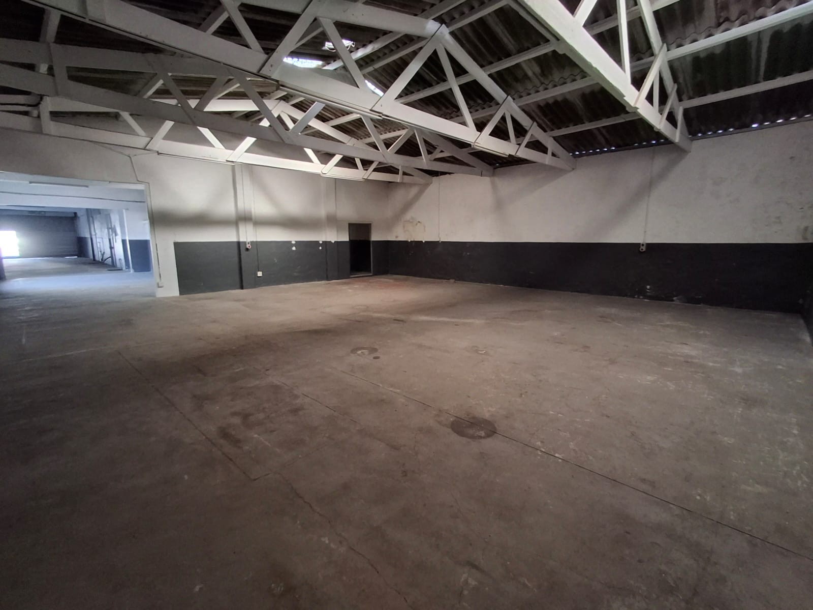 Neat warehouse to let