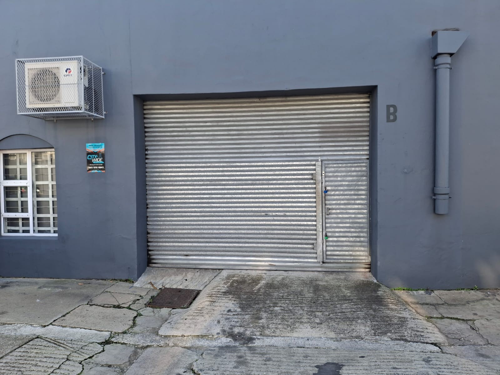 Neat warehouse to let