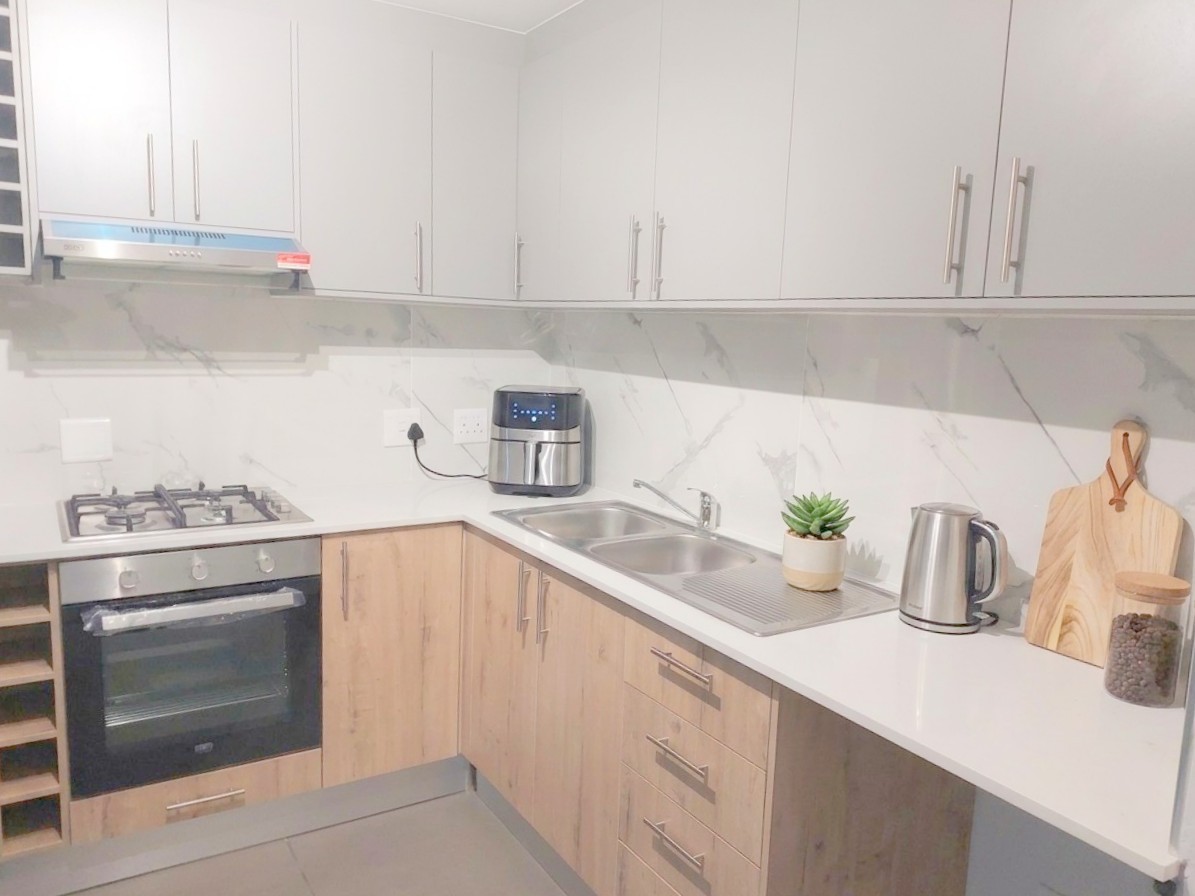 Renovated 1st floor 2 bedroom apartment For Sale in Sandown, Bloubergstrand