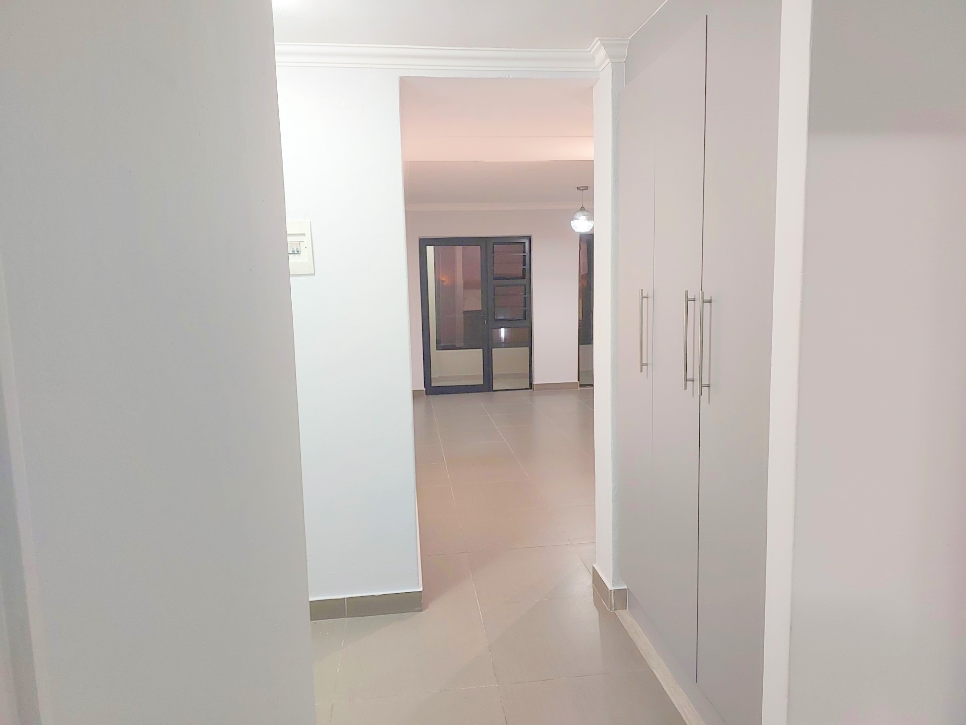 Renovated 1st floor 2 bedroom apartment For Sale in Sandown, Bloubergstrand