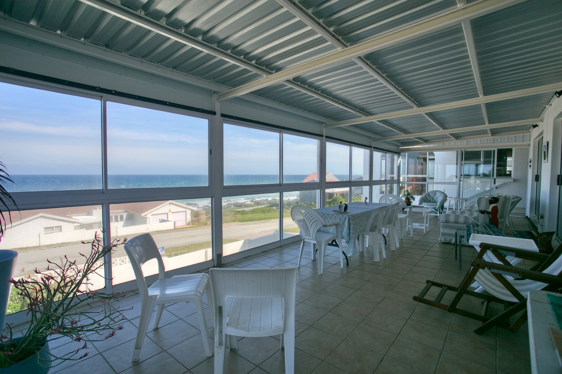 MAGNIFICENT VILLAGE COASTAL HOME WITH PANORAMIC SEAVIEWS