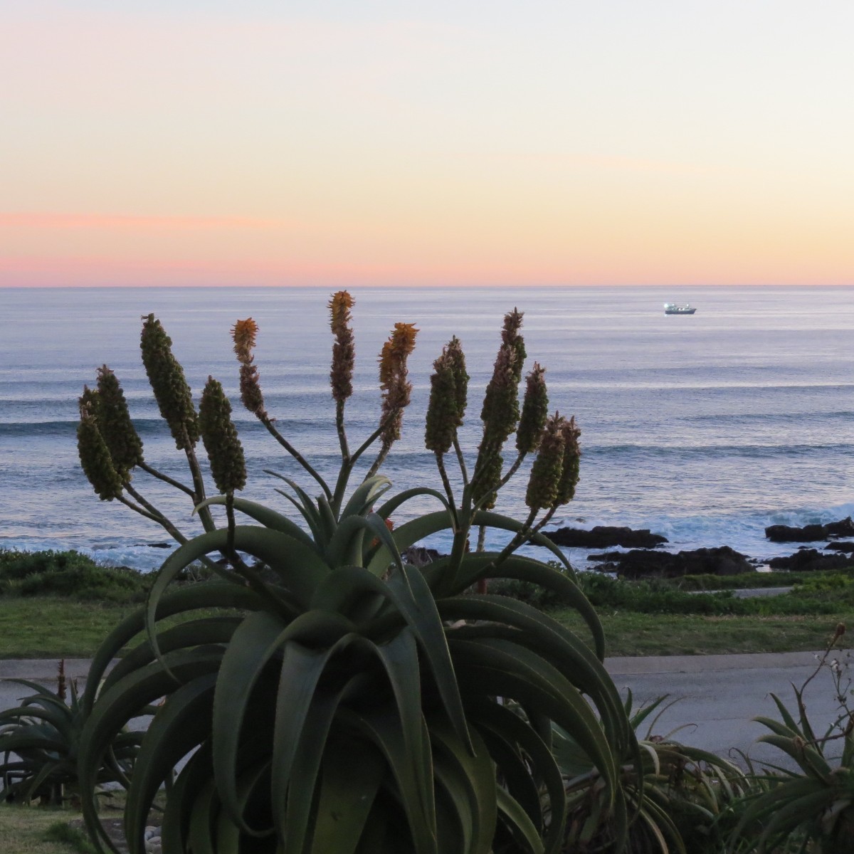 MAGNIFICENT VILLAGE COASTAL HOME WITH PANORAMIC SEAVIEWS