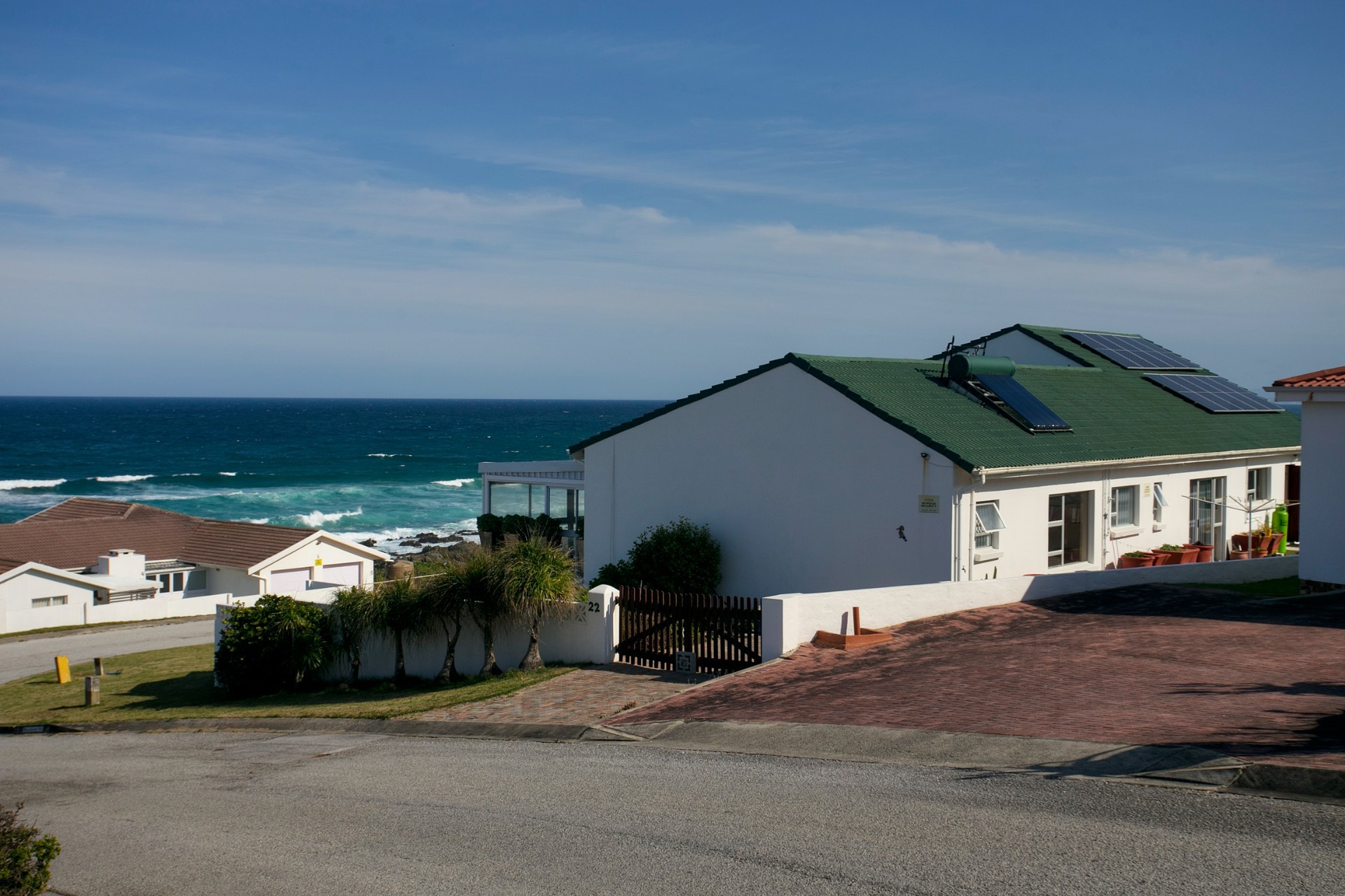 MAGNIFICENT VILLAGE COASTAL HOME WITH PANORAMIC SEAVIEWS