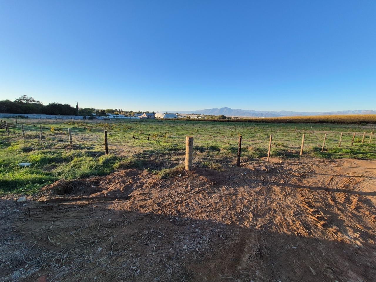 STUNNING STAND IN ICONIC RIEBEECK KASTEEL WITH SURROUNDING MOUNTAINOUS VIEWS AND UNLIMITED FRESH AIR