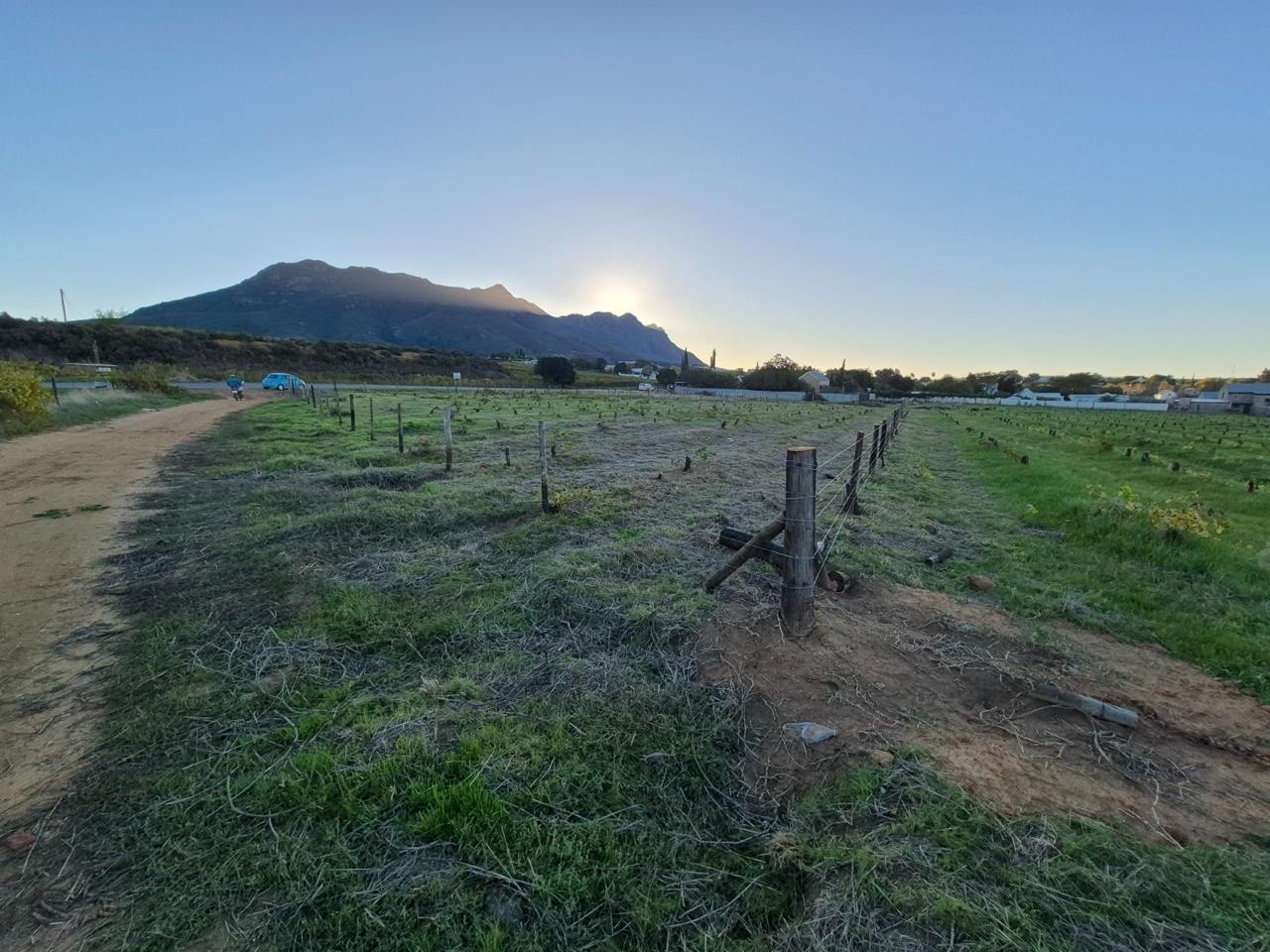 STUNNING STAND IN ICONIC RIEBEECK KASTEEL WITH SURROUNDING MOUNTAINOUS VIEWS AND UNLIMITED FRESH AIR