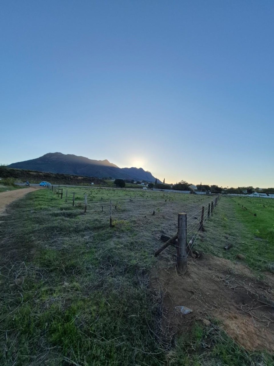 STUNNING STAND IN ICONIC RIEBEECK KASTEEL WITH SURROUNDING MOUNTAINOUS VIEWS AND UNLIMITED FRESH AIR